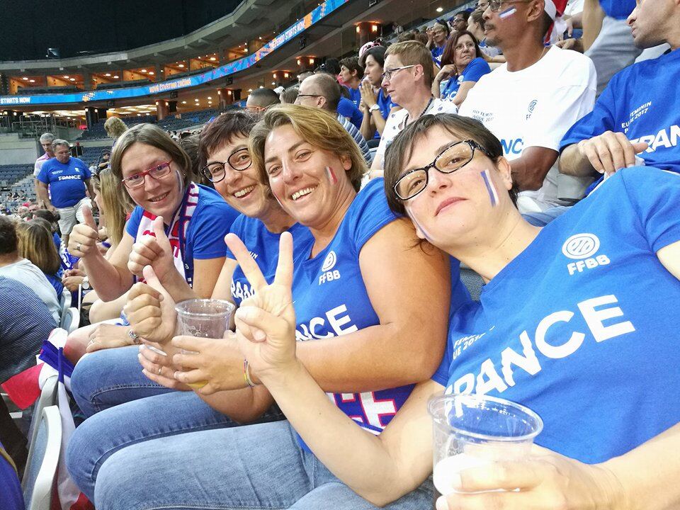 Quand quatre copines poitevines partent encourager l'équipe de France !
