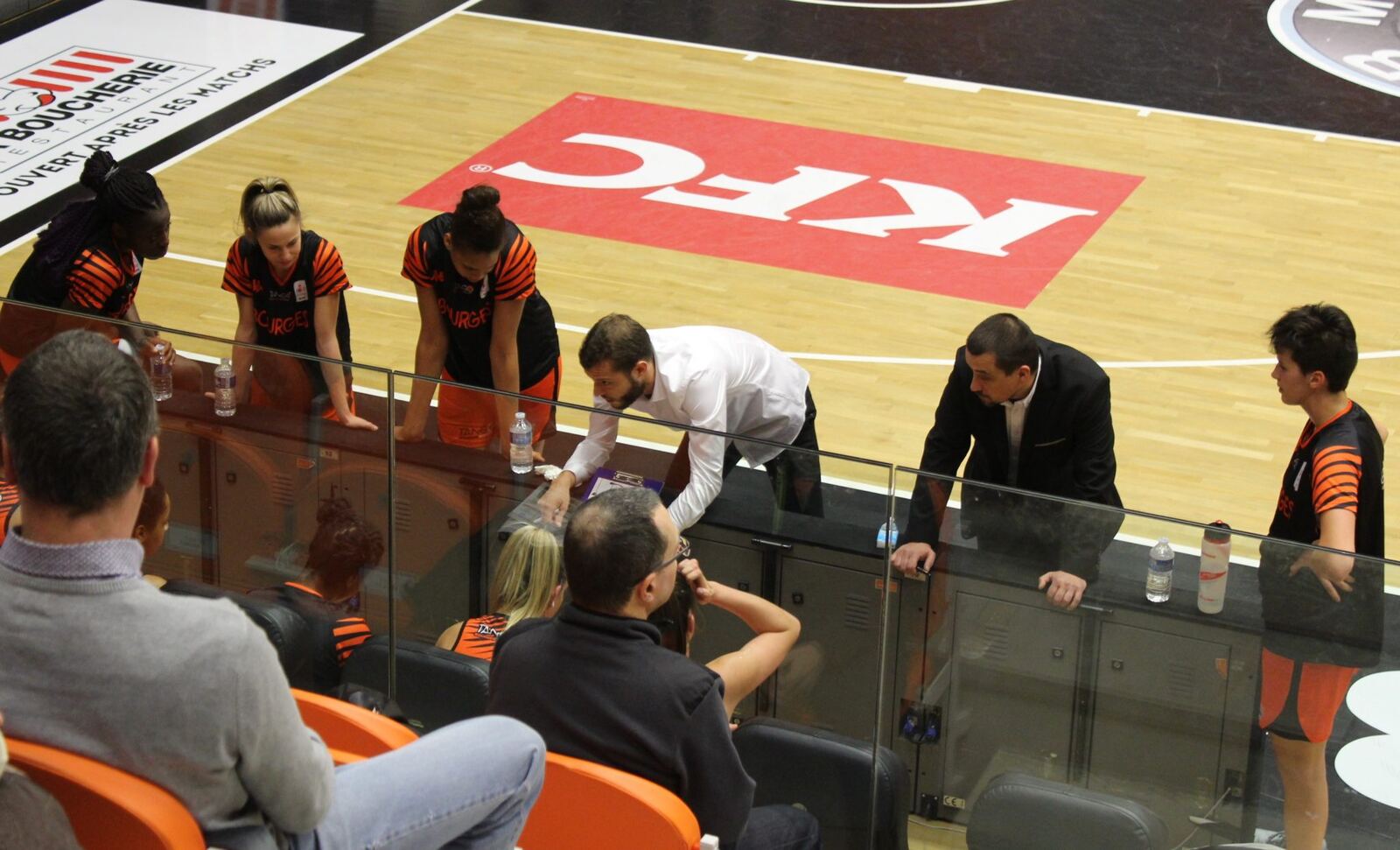 Les joueuses de Bourges s'imposent en NF2, réaction du coach !