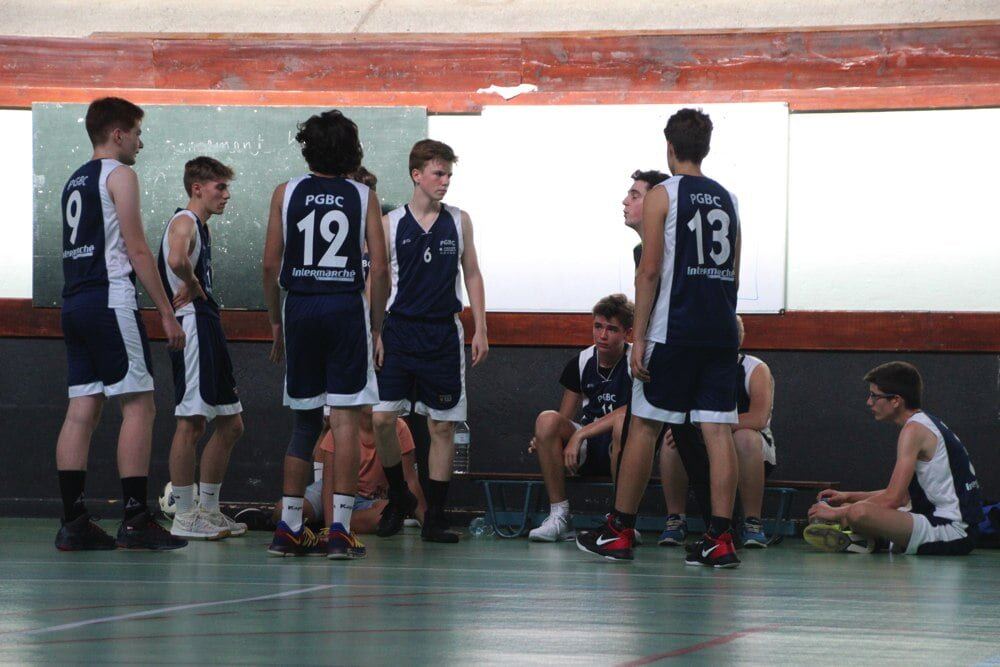 Gençay s'impose et reste invaincu ! (U17 Départemental masculin - Division 2)