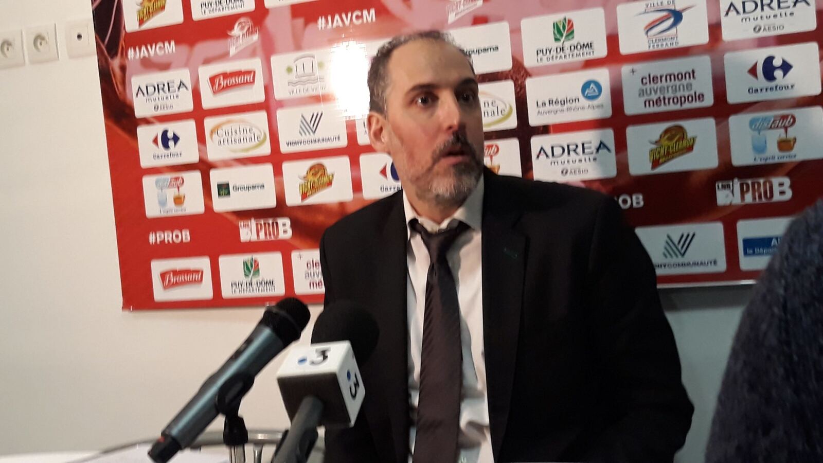 Jean-Marc Dupraz : "Mis à part les sept, huit premières minutes, je suis quand même fier de mes joueurs."