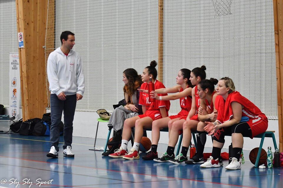 Julien Lelong : "Pour garder la forme, on essaie avec les filles U18 et seniors de travailler ensemble sur..."