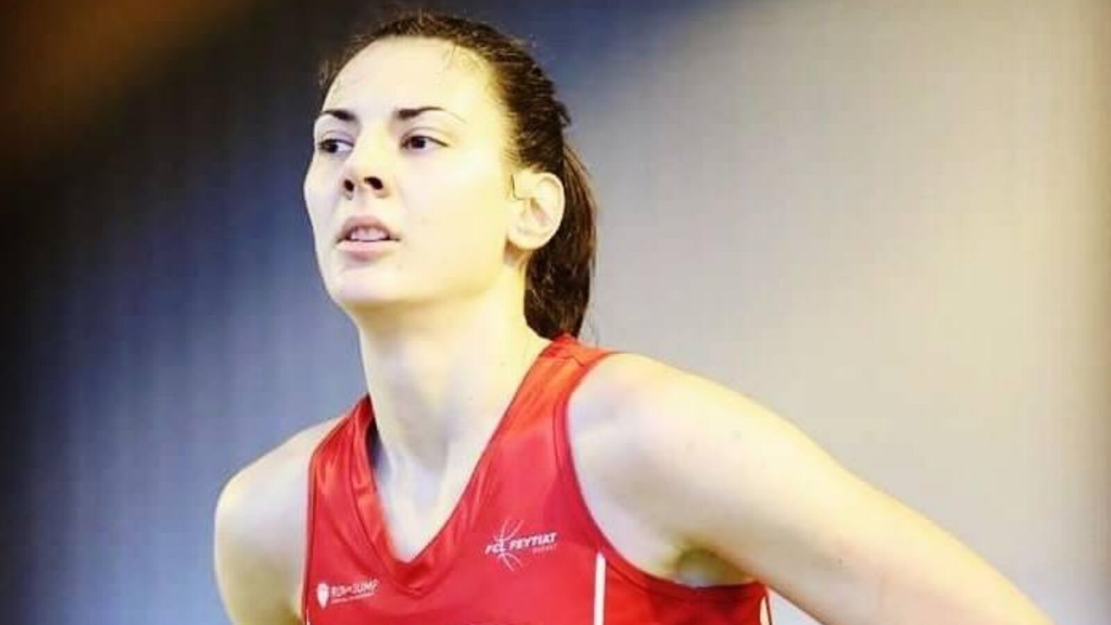 Andra Ionescu : "À l'âge de 16 ans, je suis partie de ma ville natale pour devenir basketteuse professionnelle et j'ai commencé à jouer en première ligue en Roumanie...."
