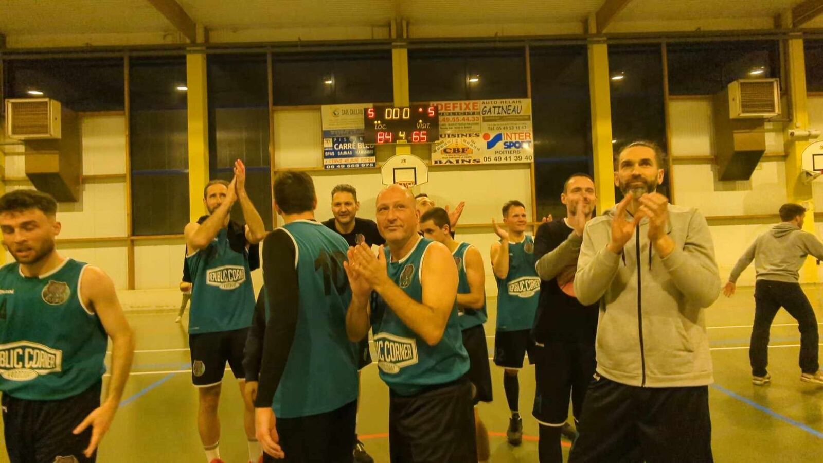 Basket : Fontaine le Comte fête sa montée par une victoire !