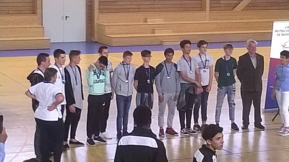 Basket86 : Médaille d'argent pour l'Asptt Poitiers U15M !